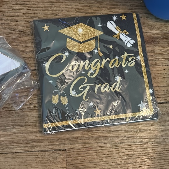 Graduation supplies - Picture 3 of 9